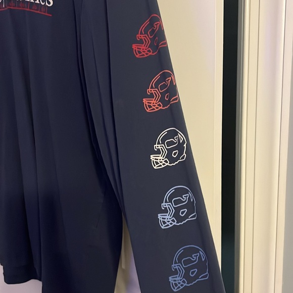 Men’s medium vineyard vines long sleeve Tshirt with hood - Picture 3 of 4